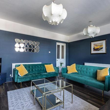 Boutique Family Apartment In Celebrity Village. Barnt Green Экстерьер фото