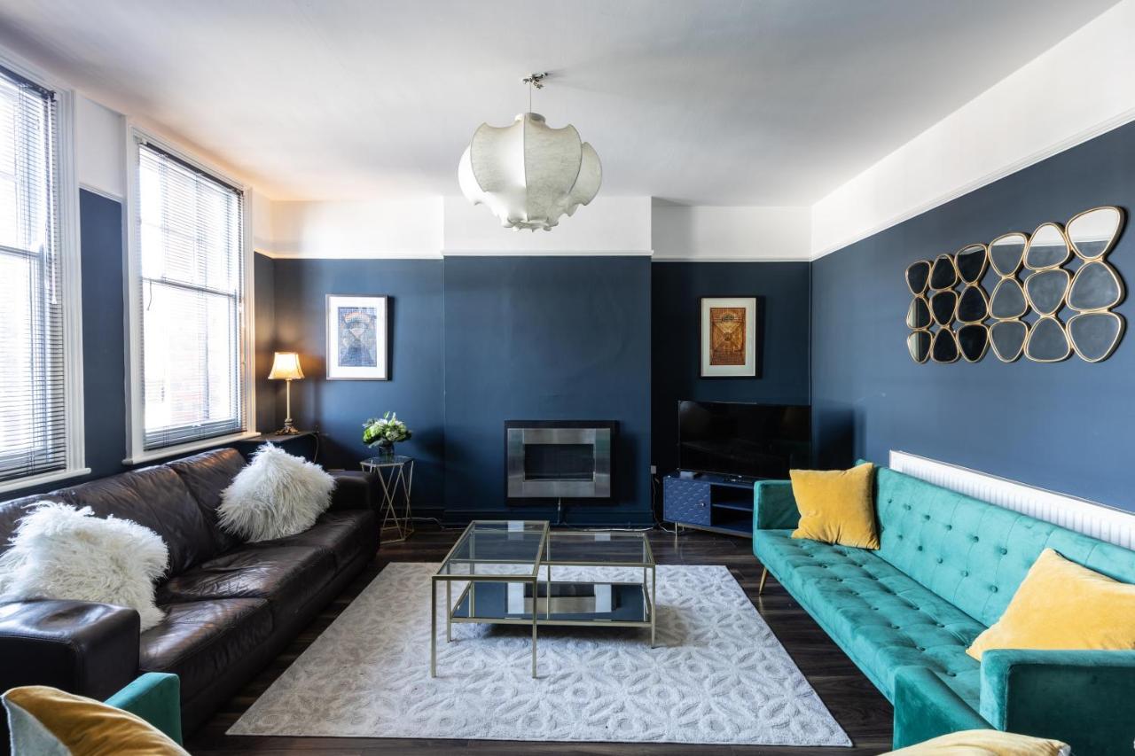 Boutique Family Apartment In Celebrity Village. Barnt Green Экстерьер фото