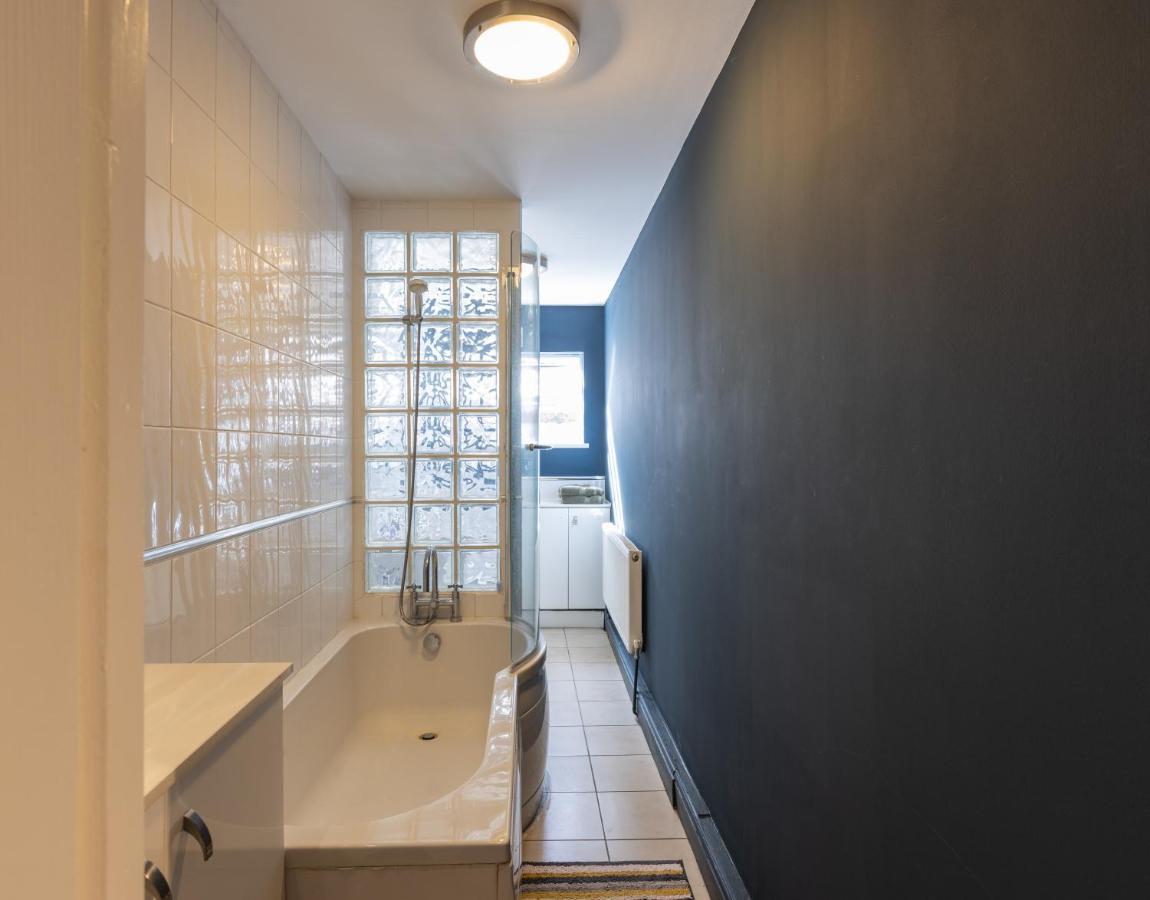 Boutique Family Apartment In Celebrity Village. Barnt Green Экстерьер фото