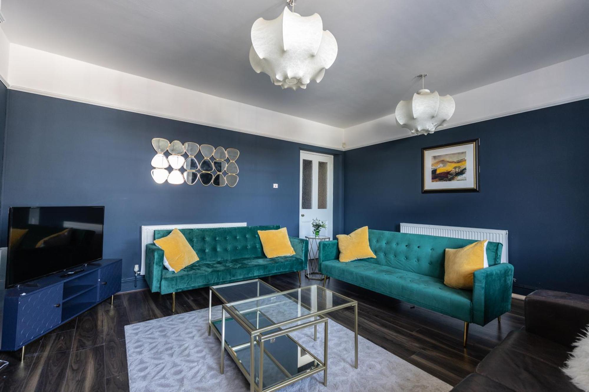 Boutique Family Apartment In Celebrity Village. Barnt Green Экстерьер фото
